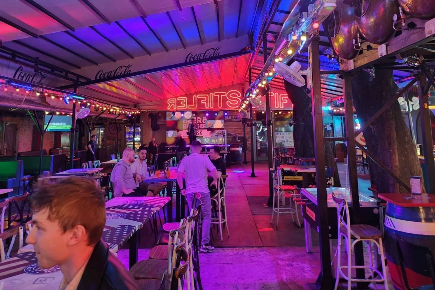 ブダペスト：ユダヤ人地区ナイトウォーキングツアー（ドリンク付き）