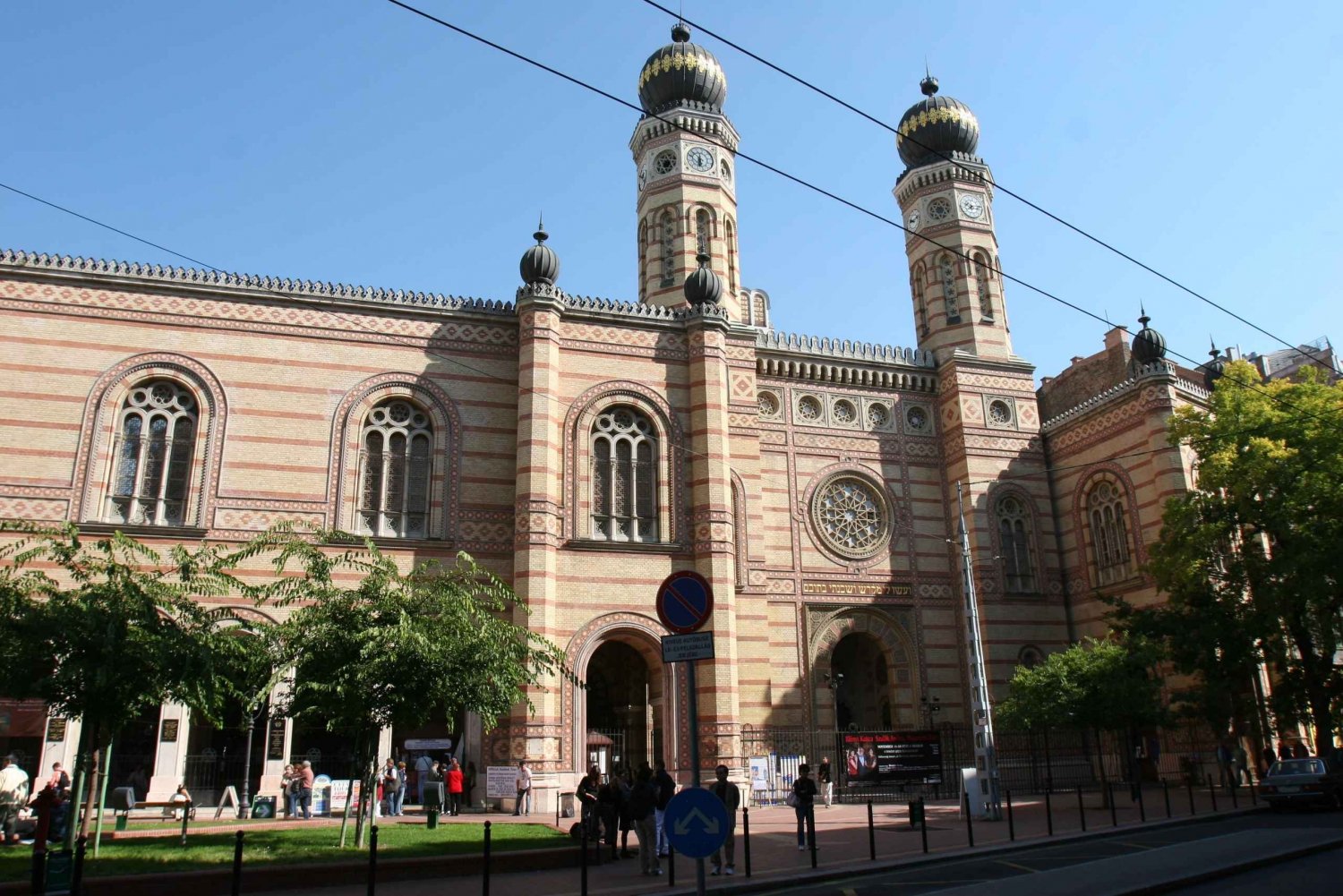 Budapest: Jewish History with Local Guide & Synagogue Ticket