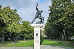 Budapest Jewish Quarter and Synagogues Tour with Transport
