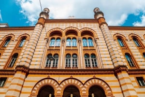 Budapest Jewish Quarter and Synagogues Tour with Transport