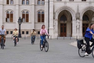 Budapest Verborgen Parels Bike Tour: mini-beeldjes & uitzichten