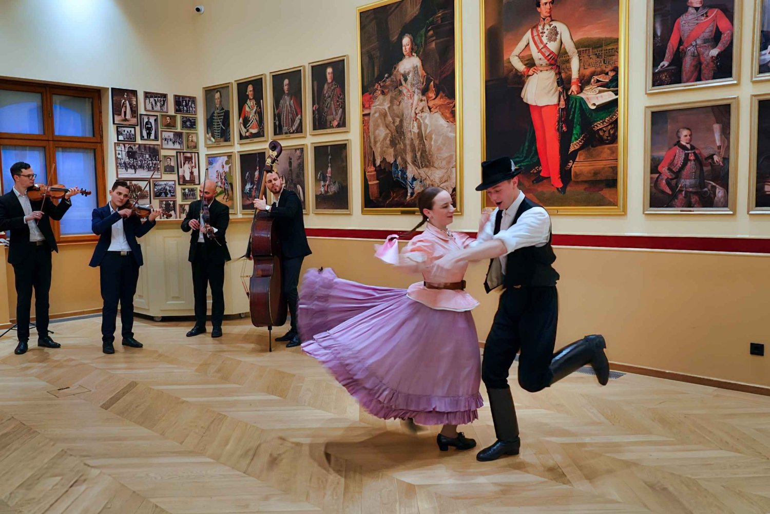 Boedapest: Levende folkloreshow in de Burchtwijk