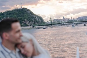 Budapest: Lotus Cruise with Unlimited Aperol and Prosecco