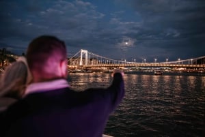 Budapest: Lotus Cruise with Unlimited Aperol and Prosecco