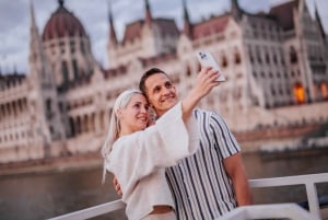 Budapest: Lotus Cruise with Unlimited Aperol and Prosecco