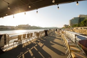 Budapest: Lotus Cruise with Unlimited Aperol and Prosecco