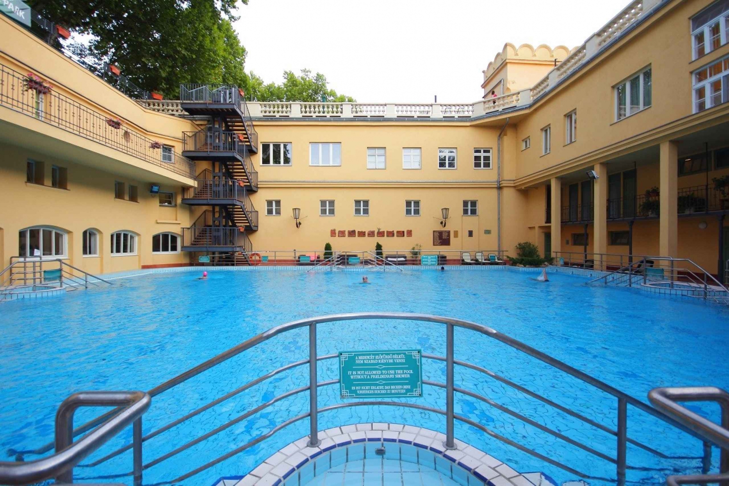 Budapest: Lukács Thermal Bath Full-Day Spa Ticket