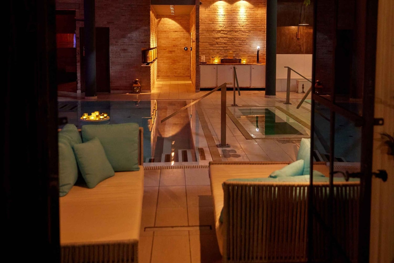 ブダペスト：マッサージ60分＋入浴付き マンダラ・デイ・スパ