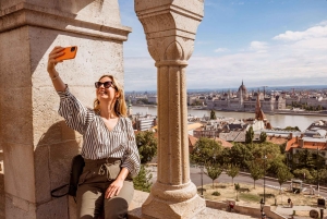 Budapest: Matthias Church: Colorful Tiles & Coronations Tour