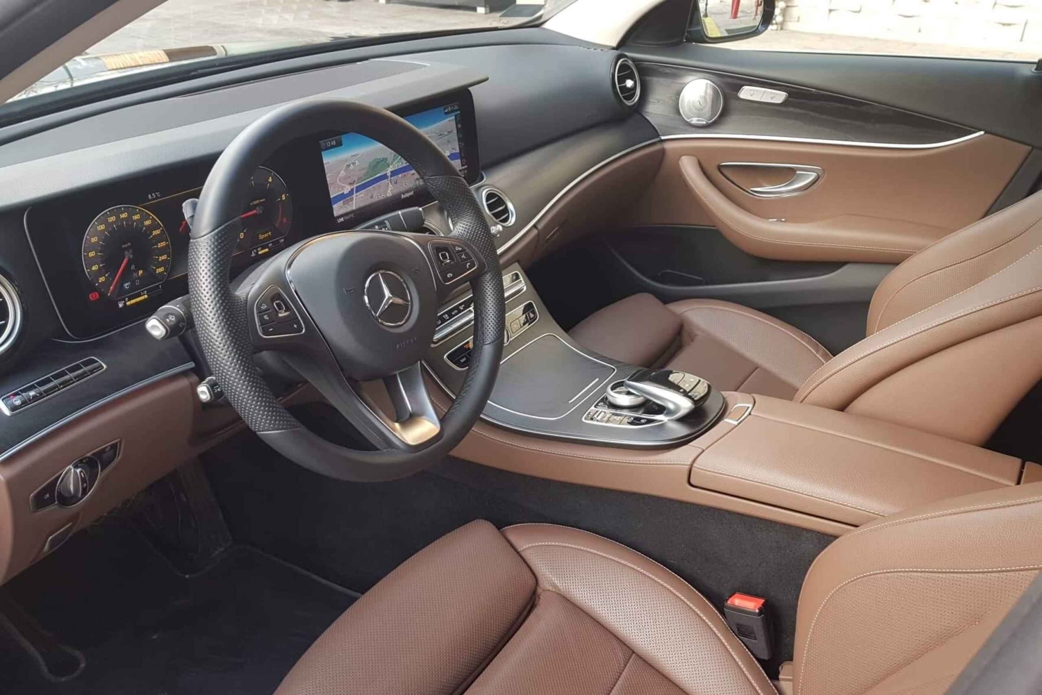 Budapeste: Traslado do aeroporto de luxo MB E-Class