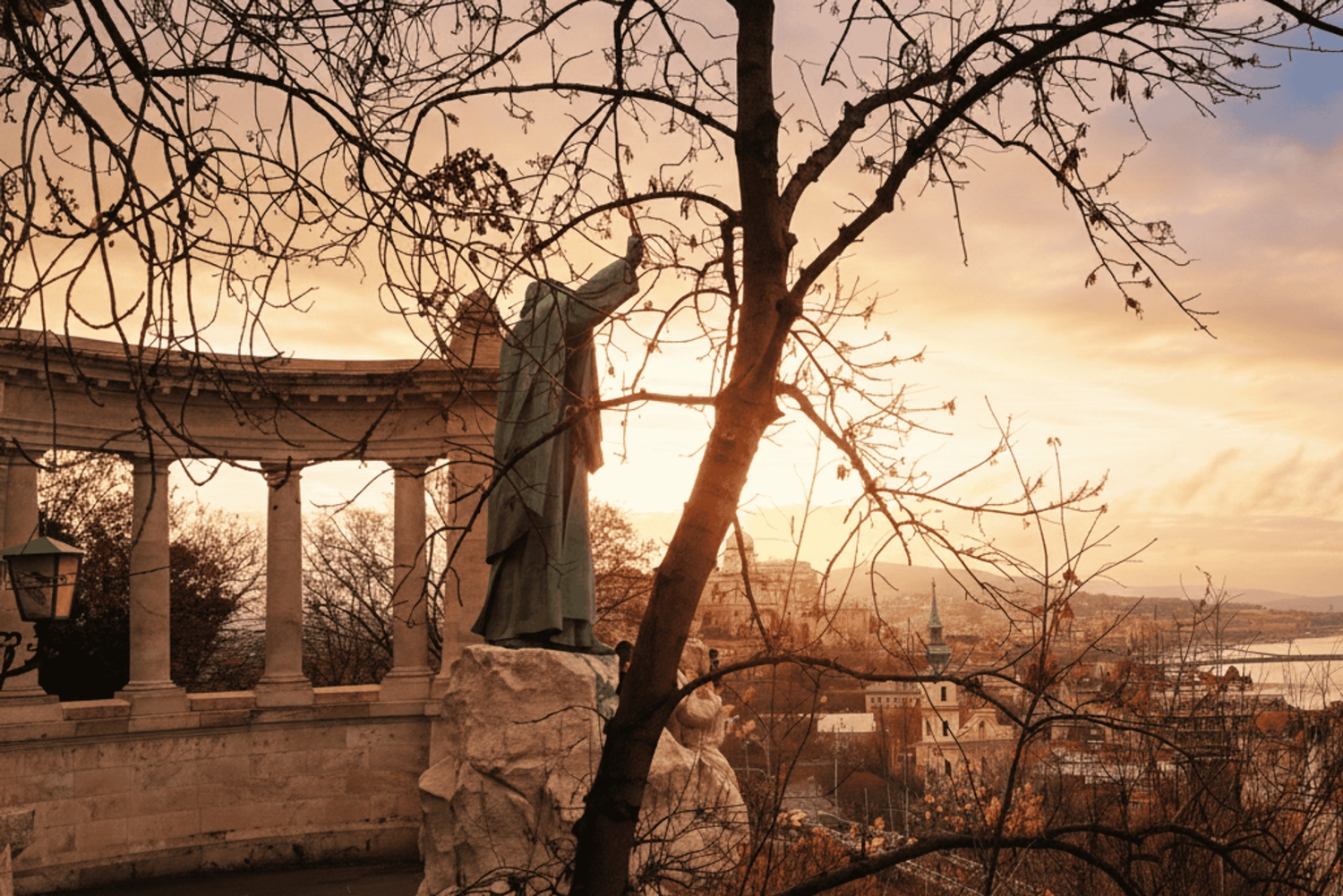 Budapest : randonnée matinale, panorama sur la ville et observation du soleil