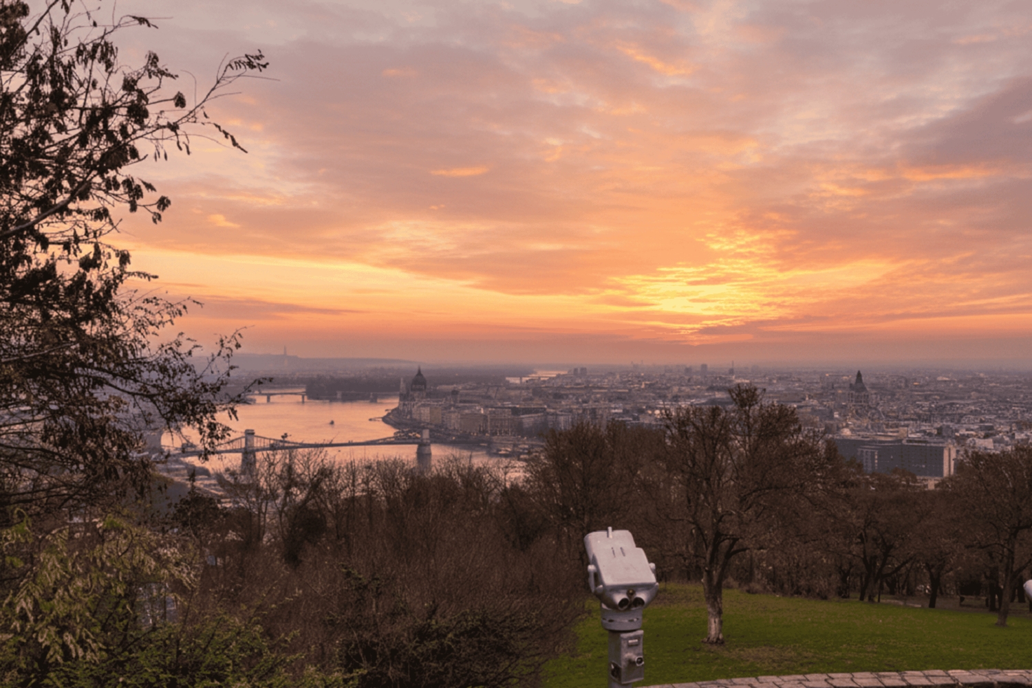 Budapest : randonnée matinale, panorama sur la ville et observation du soleil