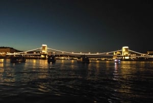 Budapest: New Year’s Eve Boat Cruise with Unlimited Drinks