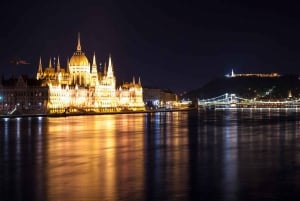 Budapest: New Year’s Eve Boat Cruise with Unlimited Drinks