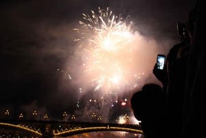 Budapest: New Year’s Eve Boat Cruise with Unlimited Drinks