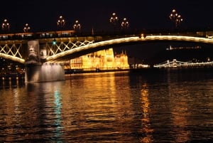 Budapest: New Year’s Eve Boat Cruise with Unlimited Drinks