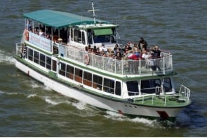 Budapest: Abendliche Bootsfahrt mit Sitzplätzen innen und außen – BYOB