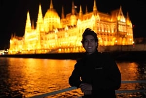 Budapest: Abendliche Bootsfahrt mit Sitzplätzen innen und außen – BYOB