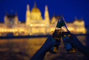 Budapest: Abendliche Bootsfahrt mit Sitzplätzen innen und außen – BYOB