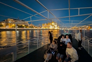 Budapest: Abendliche Bootsfahrt mit Sitzplätzen innen und außen – BYOB