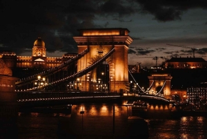 Budapeste: passeio noturno e observação da lua em um minibus retro