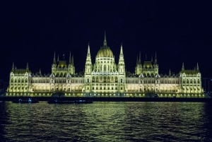 Budapeste: Excursão a pé nocturna com cruzeiro no rio Danúbio