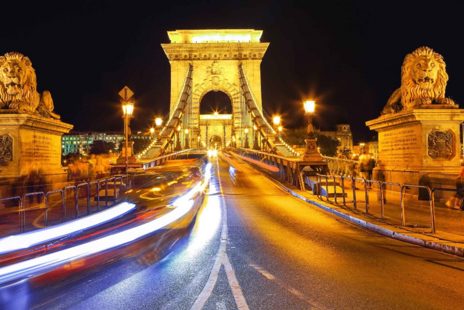 Noches de Budapest: Vino y BICICLETA o E-SCOOTERS