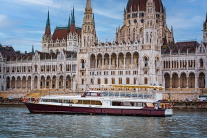 Budapest: Nighttime or Daytime Sightseeing Cruise