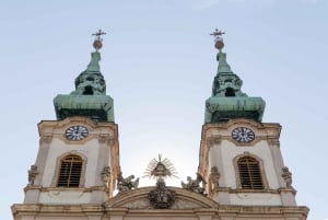 Budapest: tour a pie por el casco antiguo de Buda y actuación de música folclórica