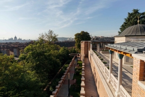 Budapest: tour a pie por el casco antiguo de Buda y actuación de música folclórica