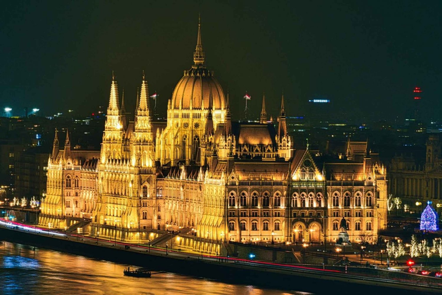 Budapest: Parliament, Christmas Market and Ferris Wheel