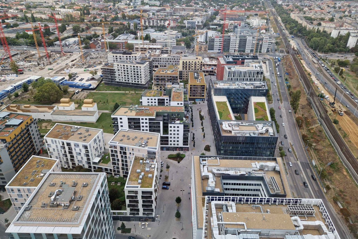 Budapest: Past & Future Tour with Unicum Tasting & MOL Visit