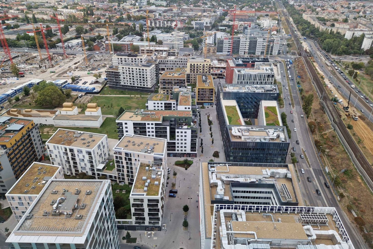 Budapeste: Tour Passado e Futuro com Degustação Unicum e Visita à MOL