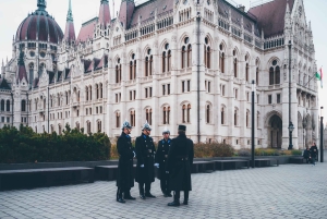 Budapest: Pesti – kohokohdat kävelykierros, pienryhmä ja yksityinen