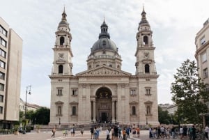 Budapest: Pest Side Walking Tour with Folk Music Performance