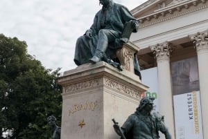 Budapest: Pest Side Walking Tour with Folk Music Performance