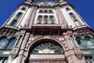 Budapest: Pest Side Walking Tour with Folk Music Performance