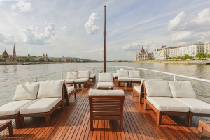 Budapest: Premium Daytime Cruise with Tokaj Frizzante