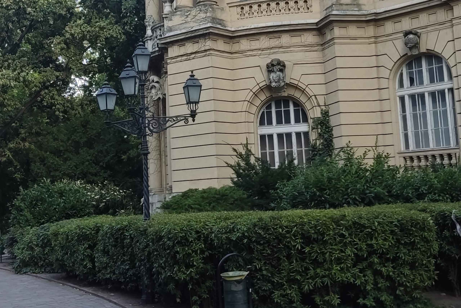 Budapest: Private 3-stündige E-Rikscha-Tour mit Kaffee