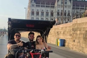Budapest: Private 3 hours Electric Rickshaw Tour with Coffee