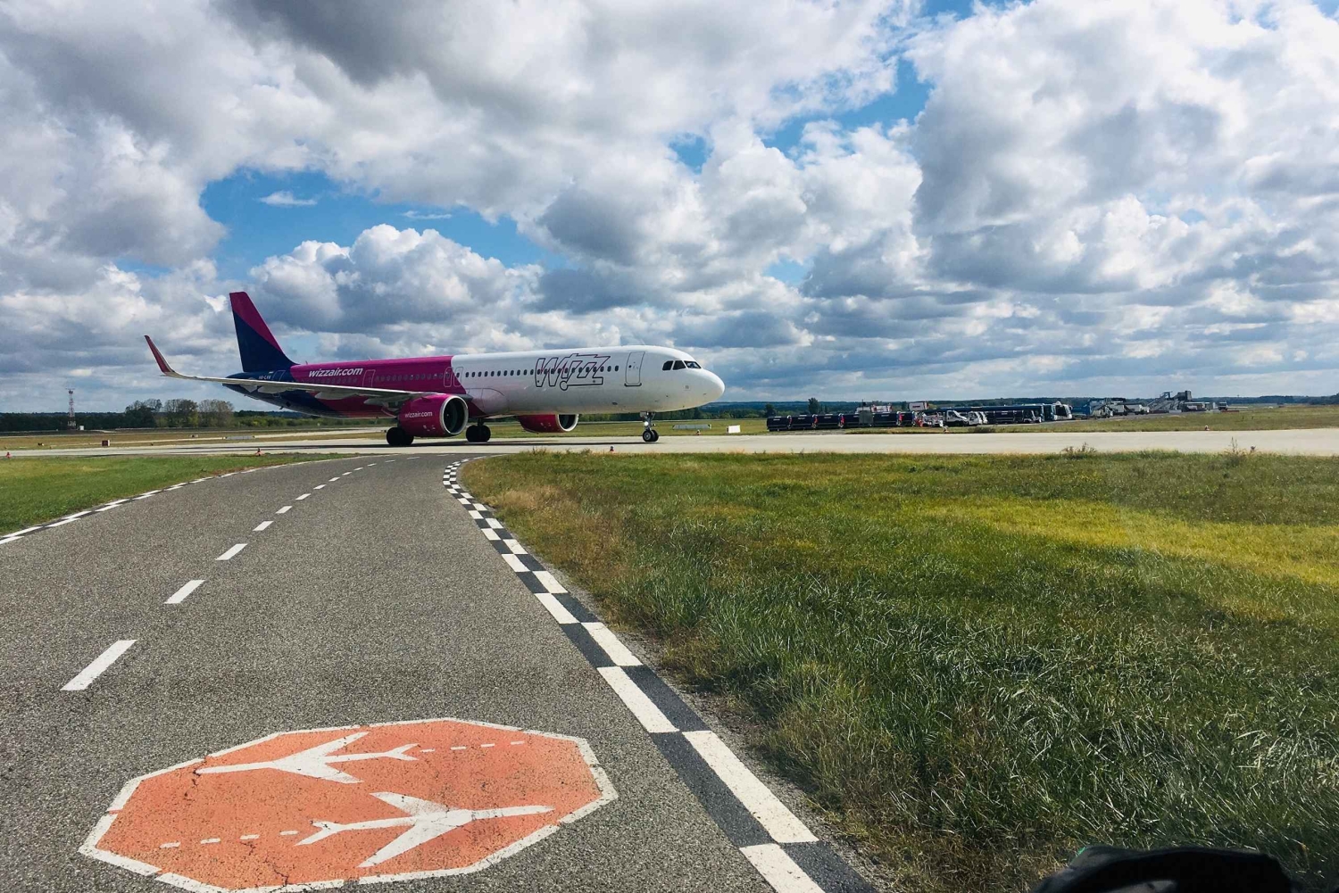 Budapest: Private Airport Transfer