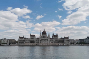 Budapest: Private Bike Tour with Bike Delivery to Hotel