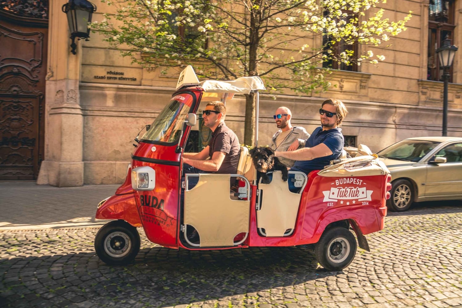 Budapest - privat Privat stadsvandring med Tuk-Tuk och guidad kryssning