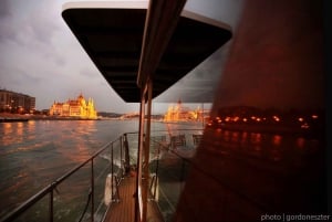 Budapest: Private Danube Yacht Cruise with Welcome Drink