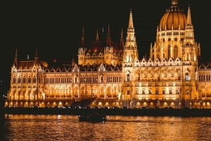 Budapest: Private Danube Yacht Cruise with Welcome Drink