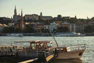 Budapest: Private Danube Yacht Cruise with Welcome Drink