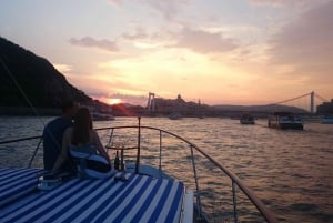 Budapest: Private Danube Yacht Cruise with Welcome Drink