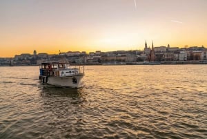 Budapest: Private Danube Yacht Cruise with Welcome Drink