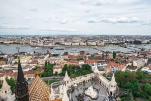 Budapest: Private Danube Yacht Cruise with Welcome Drink