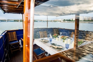 Budapest: Budapesti: Yksityinen Tonavan risteily tervetuliaisjuomineen.